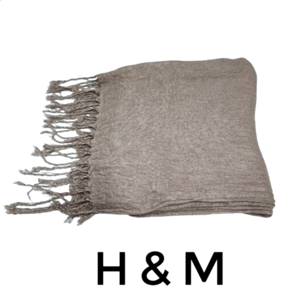 H&M Accessories - Grey Fringe Scarf